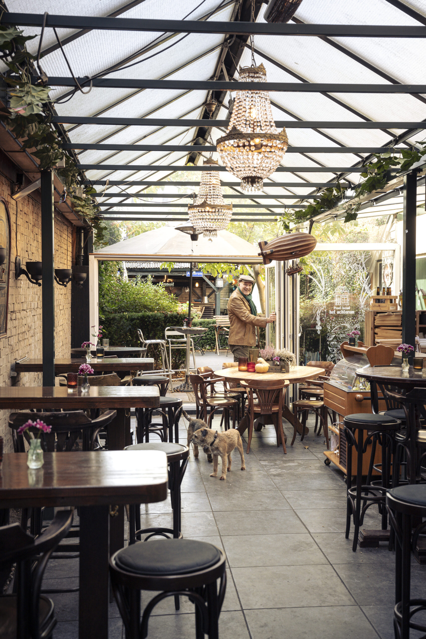 Kom gezellig borrelen, lunchen of dineren bij Proef-Locaal Het Achterom in Apeldoorn