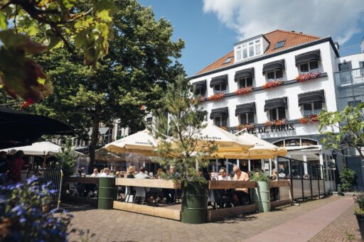 Hotel en Café de Paris in de binnenstad van Apeldoorn