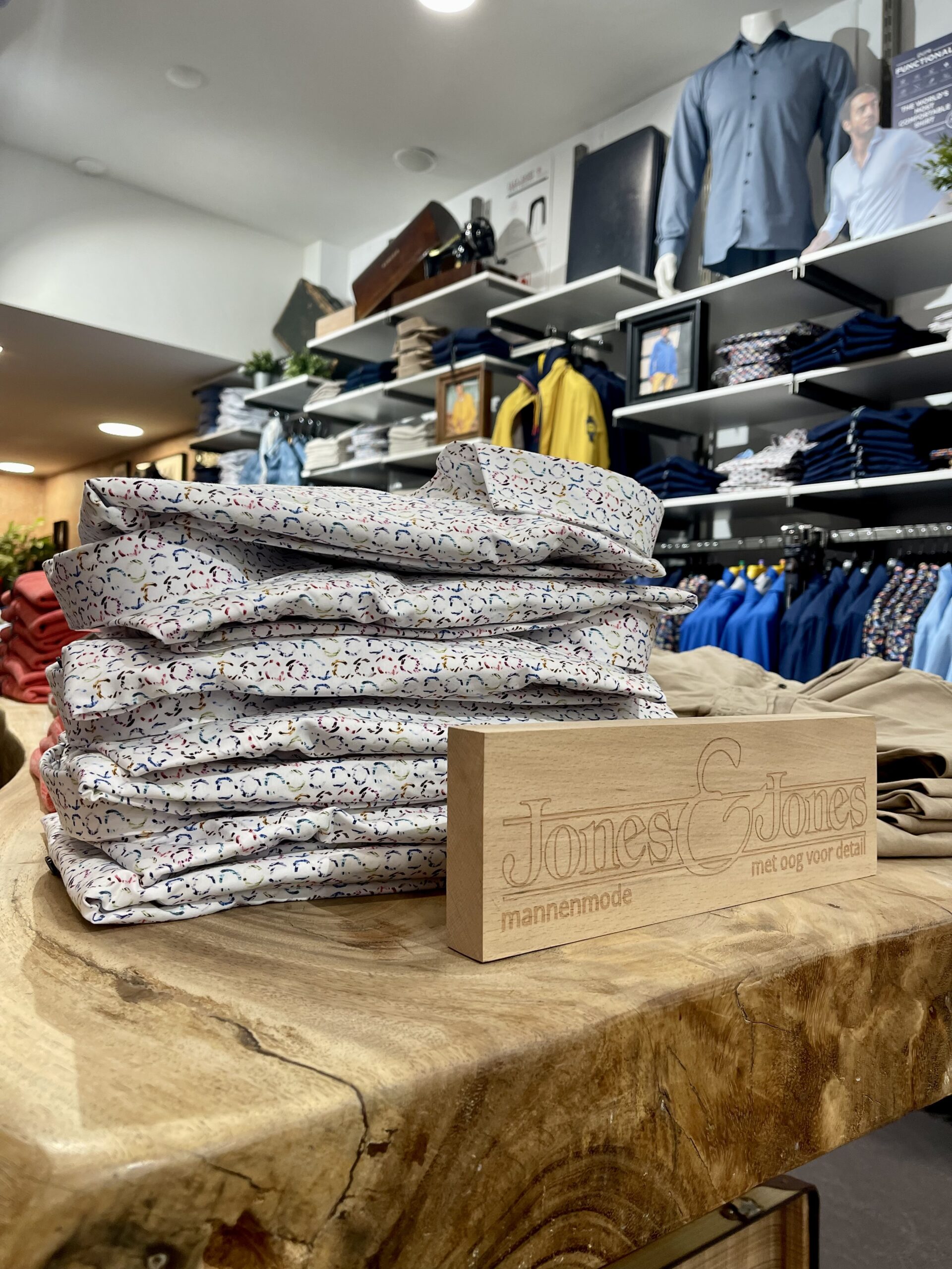 Shop mannenkleding bij Jones & Jones in de binnenstad van Apeldoorn