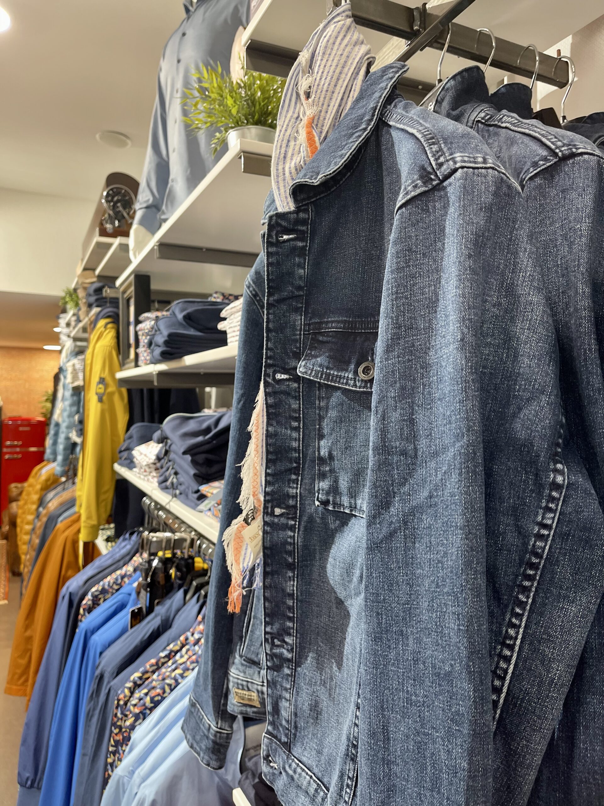 Shop mannenkleding bij Jones & Jones in de binnenstad van Apeldoorn