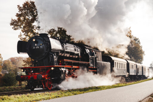 Veluwsche Stoomtrein in de herfst in Beekbergen